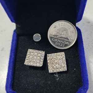 2 carats (tcw) diamond earrings in 18K white gold